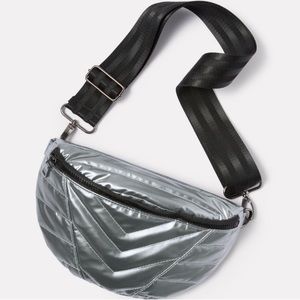 Little Runaway Silver
Think Royln Fanny pack